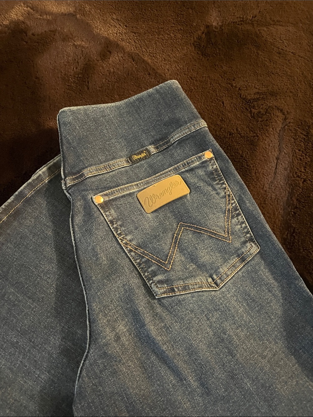 Wrangler X Lainey Wilson pull on flare jeans - Picture 8 of 14